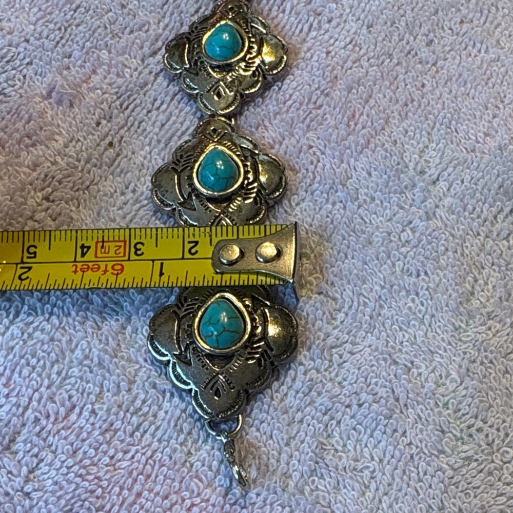 Vintage-Inspired Silver Toned Necklace with Turquoise Accents - Picture 5 of 5